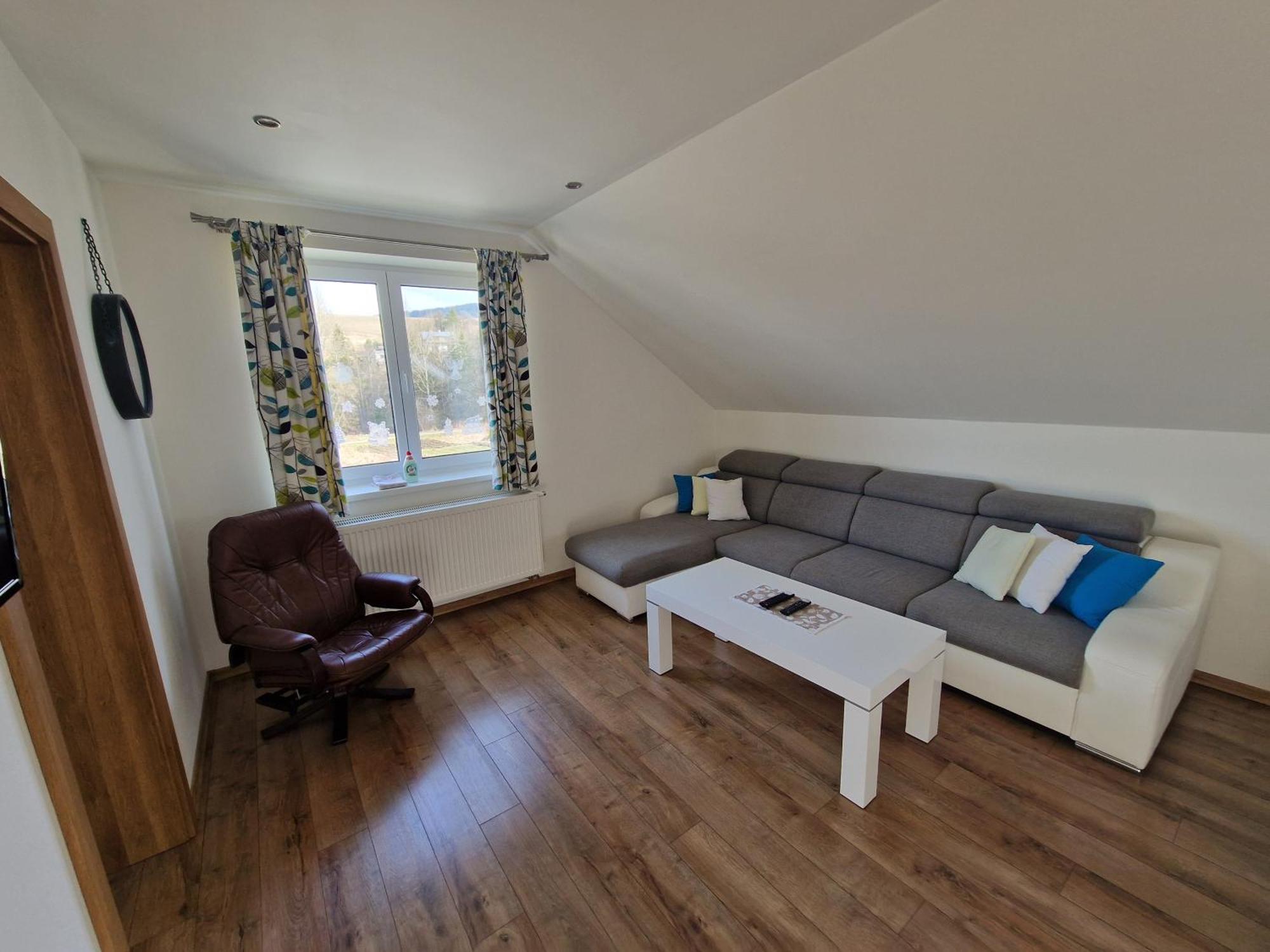 Apartman Art Зуберец Екстериор снимка